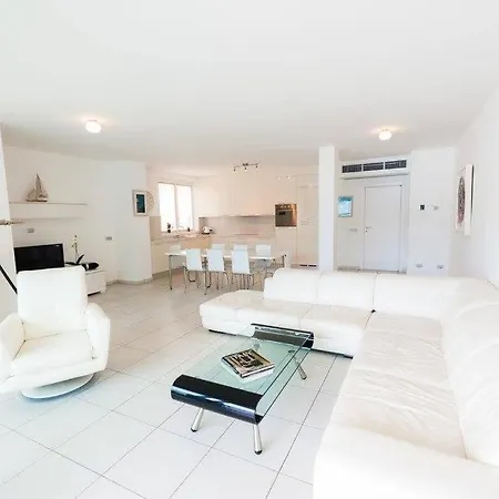 Modern 3 Bedroom On Maggiore *