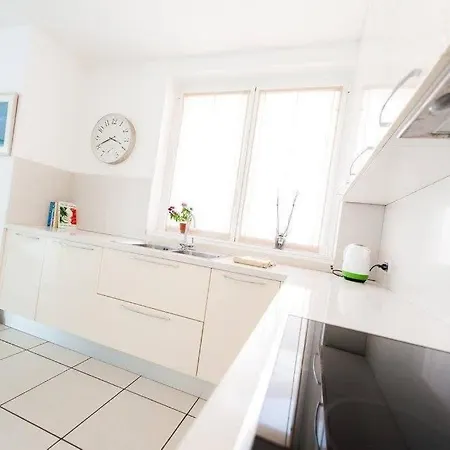 Modern 3 Bedroom On Maggiore *