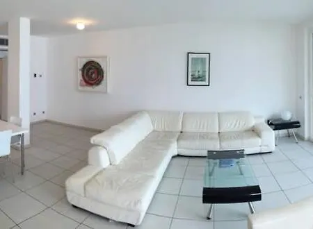 Modern 3 Bedroom On Maggiore
