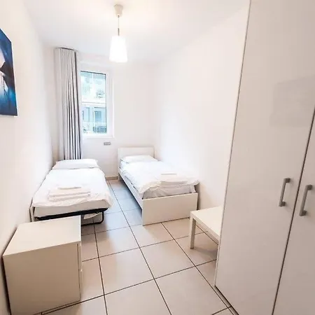 Modern 3 Bedroom On Maggiore Apartment *