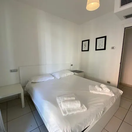 Apartment Modern 3 Bedroom On Maggiore