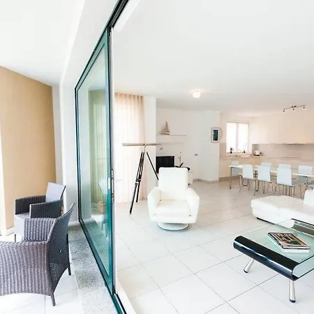 Apartman Modern 3 Bedroom On Maggiore