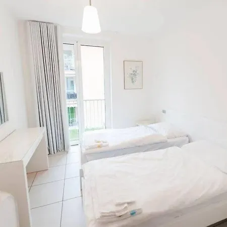 Modern 3 Bedroom On Maggiore Apartment *